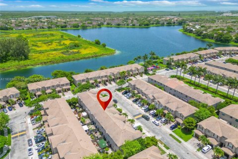 Townhouse in Cutler Bay, Florida 4 bedrooms, 145.11 sq.m. № 1752664 - photo 19