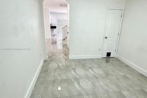 Townhouse in Cutler Bay, Florida 4 bedrooms, 145.11 sq.m. № 1752664 - photo 3