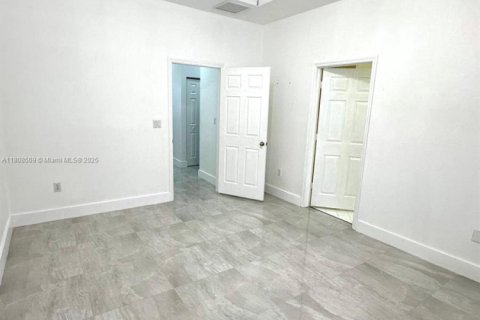 Townhouse in Cutler Bay, Florida 4 bedrooms, 145.11 sq.m. № 1752664 - photo 8
