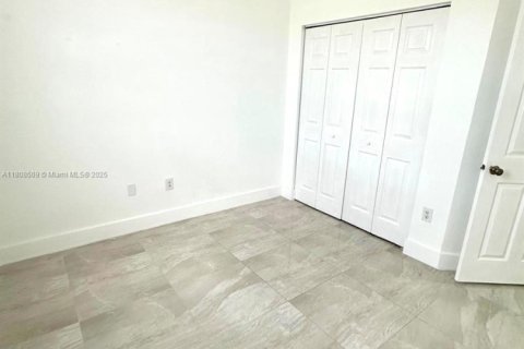 Townhouse in Cutler Bay, Florida 4 bedrooms, 145.11 sq.m. № 1752664 - photo 10