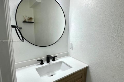 Townhouse in Cutler Bay, Florida 4 bedrooms, 145.11 sq.m. № 1752664 - photo 5