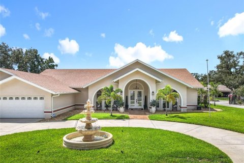 Casa en venta en Auburndale, Florida, 4 dormitorios, 313.45 m2 № 1899861 - foto 1