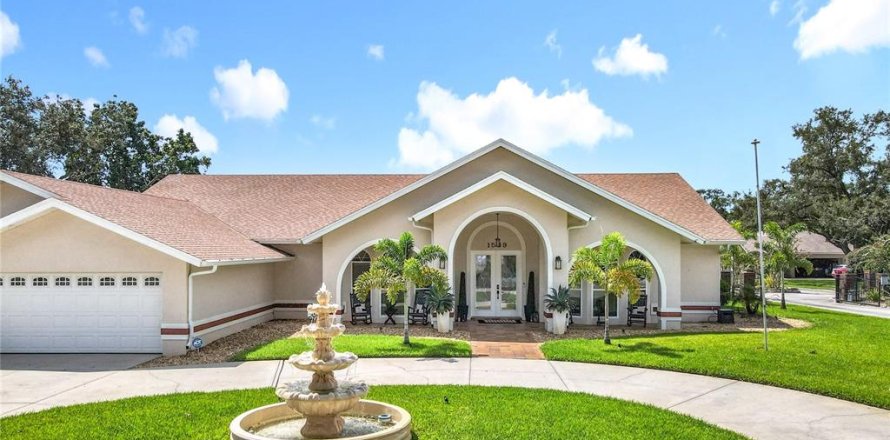 Villa ou maison à Auburndale, Floride 4 chambres, 313.45 m2 № 1899861