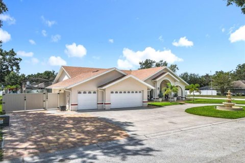 Casa en venta en Auburndale, Florida, 4 dormitorios, 313.45 m2 № 1899861 - foto 2