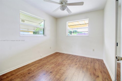 Villa ou maison à vendre à Cutler Bay, Floride: 4 chambres, 174.28 m2 № 1933129 - photo 22