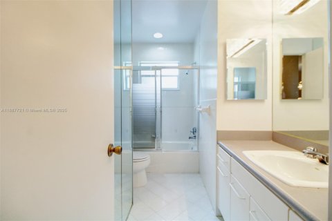 Villa ou maison à vendre à Cutler Bay, Floride: 4 chambres, 174.28 m2 № 1933129 - photo 15