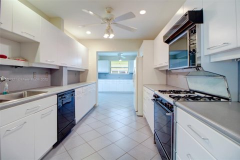 Villa ou maison à vendre à Cutler Bay, Floride: 4 chambres, 174.28 m2 № 1933129 - photo 12