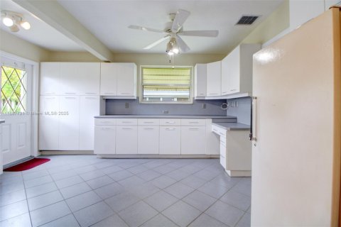 Villa ou maison à vendre à Cutler Bay, Floride: 4 chambres, 174.28 m2 № 1933129 - photo 10