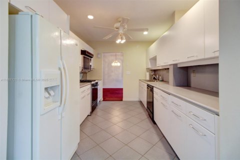 Villa ou maison à vendre à Cutler Bay, Floride: 4 chambres, 174.28 m2 № 1933129 - photo 13