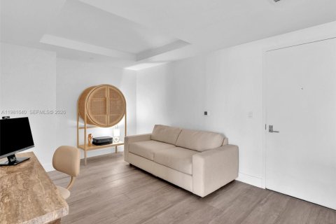 Condo in Miami, Florida, 2 bedrooms  № 2043153 - photo 7