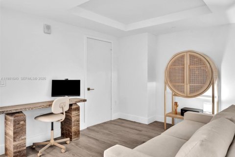 Condo in Miami, Florida, 2 bedrooms  № 2043153 - photo 5