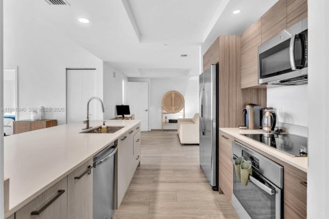 Condo in Miami, Florida, 2 bedrooms  № 2043153 - photo 16