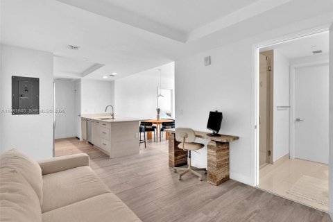 Condo in Miami, Florida, 2 bedrooms  № 2043153 - photo 10