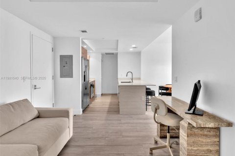 Condo in Miami, Florida, 2 bedrooms  № 2043153 - photo 8