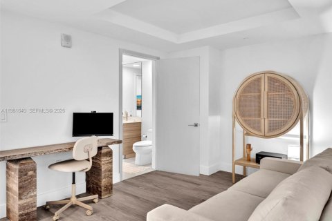 Condo in Miami, Florida, 2 bedrooms  № 2043153 - photo 4