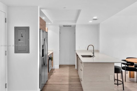 Condo in Miami, Florida, 2 bedrooms  № 2043153 - photo 11