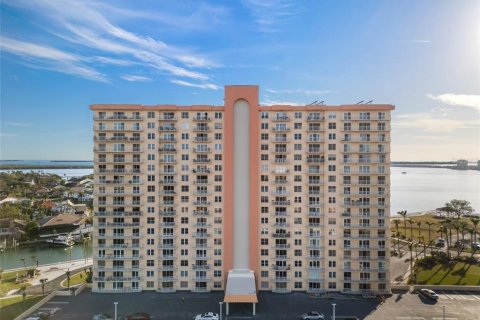 Condominio en venta en Saint Petersburg, Florida, 2 dormitorios, 103.12 m2 № 1812643 - foto 1