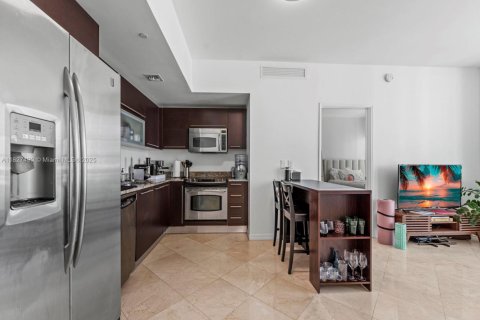 Condo in Miami, Florida, 2 bedrooms  № 1798927 - photo 4