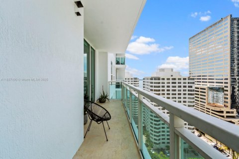 Condo in Miami, Florida, 2 bedrooms  № 1798927 - photo 2