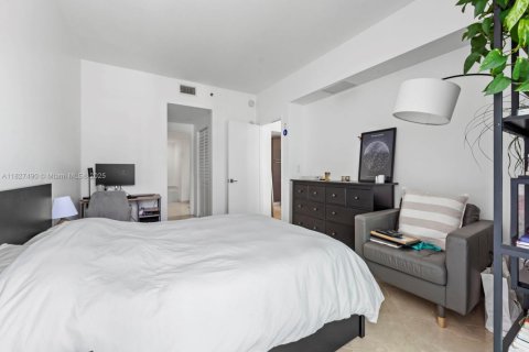 Condo in Miami, Florida, 2 bedrooms  № 1798927 - photo 10