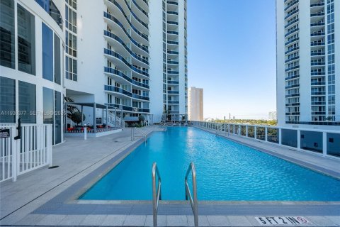 Copropriété à louer à Sunny Isles Beach, Floride: 3 chambres, 195.65 m2 № 1998129 - photo 24