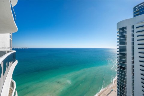 Copropriété à louer à Sunny Isles Beach, Floride: 3 chambres, 195.65 m2 № 1998129 - photo 23