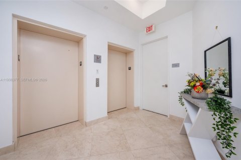 Copropriété à louer à Sunny Isles Beach, Floride: 3 chambres, 195.65 m2 № 1998129 - photo 16