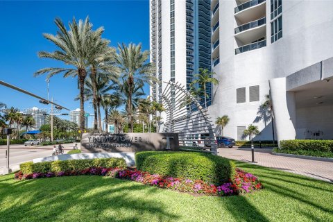Copropriété à louer à Sunny Isles Beach, Floride: 3 chambres, 195.65 m2 № 1998129 - photo 17