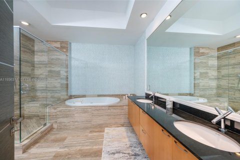 Copropriété à louer à Sunny Isles Beach, Floride: 3 chambres, 195.65 m2 № 1998129 - photo 13
