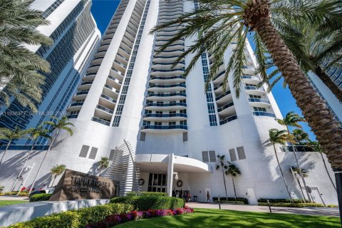 Copropriété à louer à Sunny Isles Beach, Floride: 3 chambres, 195.65 m2 № 1998129 - photo 2