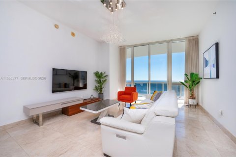 Copropriété à louer à Sunny Isles Beach, Floride: 3 chambres, 195.65 m2 № 1998129 - photo 3