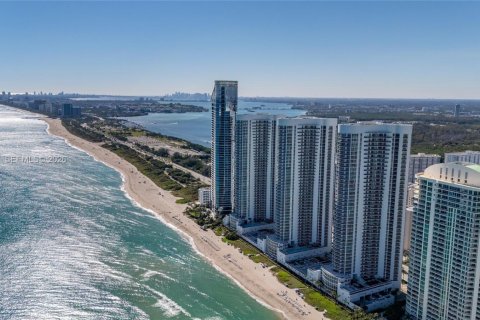Copropriété à louer à Sunny Isles Beach, Floride: 3 chambres, 195.65 m2 № 1998129 - photo 6