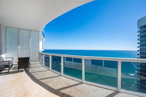 Condo à Sunny Isles Beach, Floride, 3 chambres № 1998129