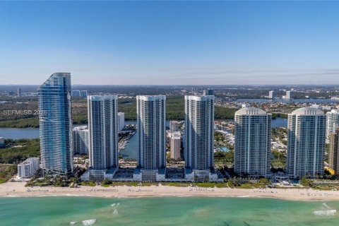 Copropriété à louer à Sunny Isles Beach, Floride: 3 chambres, 195.65 m2 № 1998129 - photo 19