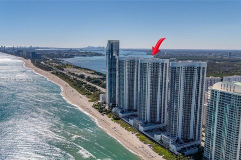 Copropriété à louer à Sunny Isles Beach, Floride: 3 chambres, 195.65 m2 № 1998129 - photo 21