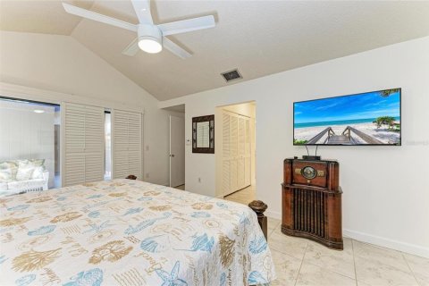 House in Bradenton, Florida 3 bedrooms, 153.29 sq.m. № 2103113 - photo 17