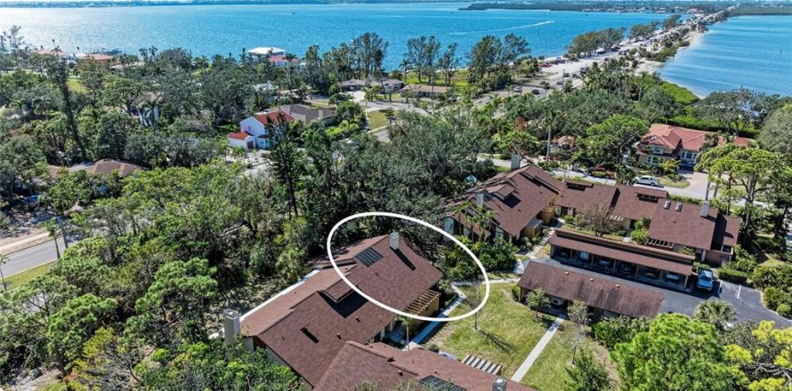 House in Bradenton, Florida 3 bedrooms, 153.29 sq.m. № 2103113