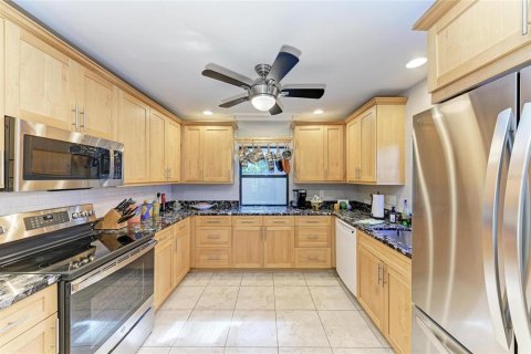 House in Bradenton, Florida 3 bedrooms, 153.29 sq.m. № 2103113 - photo 13