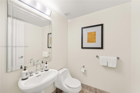 Condominio en venta en Miami, Florida, 1 dormitorio, 91.32 m2 № 1978521 - foto 20