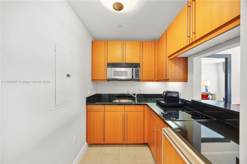 Condominio en venta en Miami, Florida, 1 dormitorio, 91.32 m2 № 1978521 - foto 11