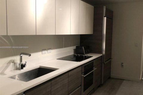Condominio en alquiler en Miami, Florida, 49.24 m2 № 2071146 - foto 2