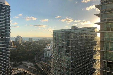 Estudio en el Condominio en Miami, Florida  № 2071146