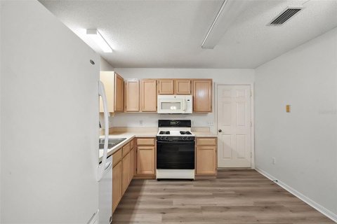 House in The Villages, Florida 2 bedrooms, 106.65 sq.m. № 1437960 - photo 9