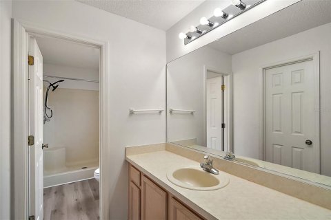 House in The Villages, Florida 2 bedrooms, 106.65 sq.m. № 1437960 - photo 16