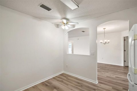 House in The Villages, Florida 2 bedrooms, 106.65 sq.m. № 1437960 - photo 11