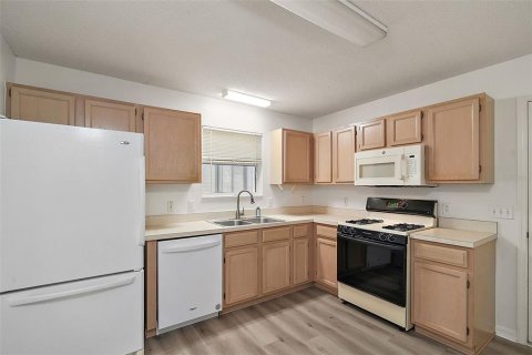 House in The Villages, Florida 2 bedrooms, 106.65 sq.m. № 1437960 - photo 13