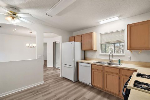 House in The Villages, Florida 2 bedrooms, 106.65 sq.m. № 1437960 - photo 12