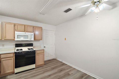 House in The Villages, Florida 2 bedrooms, 106.65 sq.m. № 1437960 - photo 10