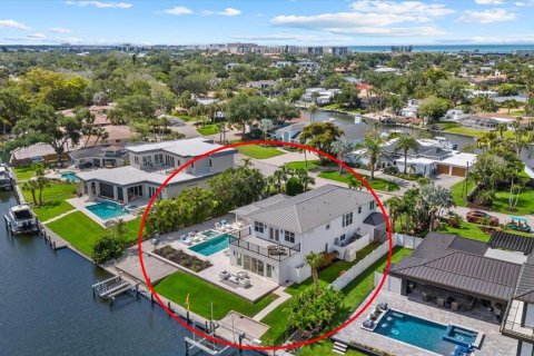 House in Sarasota, Florida 4 bedrooms, 386.57 sq.m. № 2215916 - photo 13