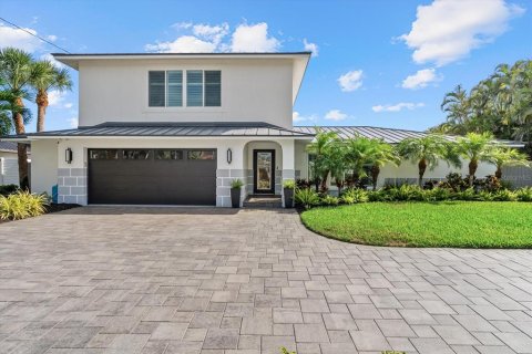 House in Sarasota, Florida 4 bedrooms, 386.57 sq.m. № 2215916 - photo 2